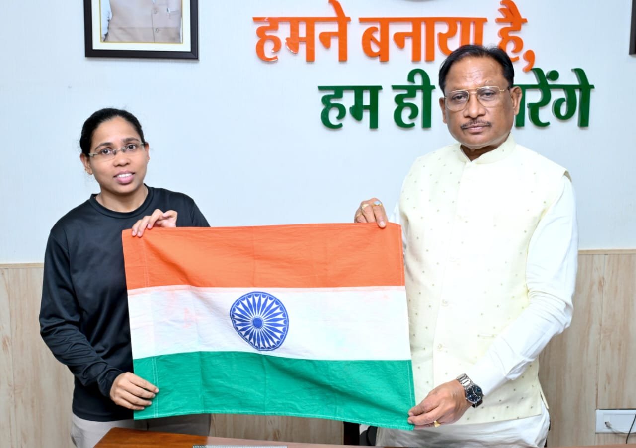 Chhattisgarh's daughter Amita Shrivas is ready to conquer Everest, leaving for Kathmandu on April 9.