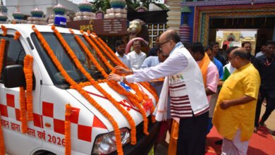 Photo of राज्यपाल ने जगन्नाथ मंदिर ट्रस्ट को दी एम्बुलेंस, स्वास्थ्य सेवाओं को मिलेगा बल