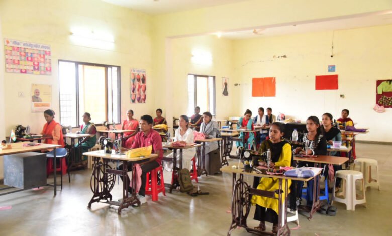 हिंसा छोड़ नई राह: कोण्डागांव में पुनर्वास से बदल रही ज़िंदगी, कौशल से बन रहे आत्मनिर्भर 1 Leaving violence behind: Rehabilitation transforms lives in Kondagaon, skills transform self-reliance