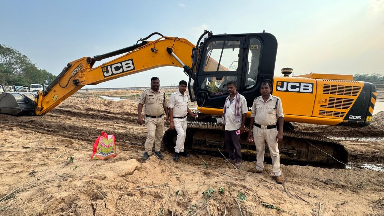 Major attack on illegal sand mafia in Kanker: 99 vehicles seized, lakhs recovered
