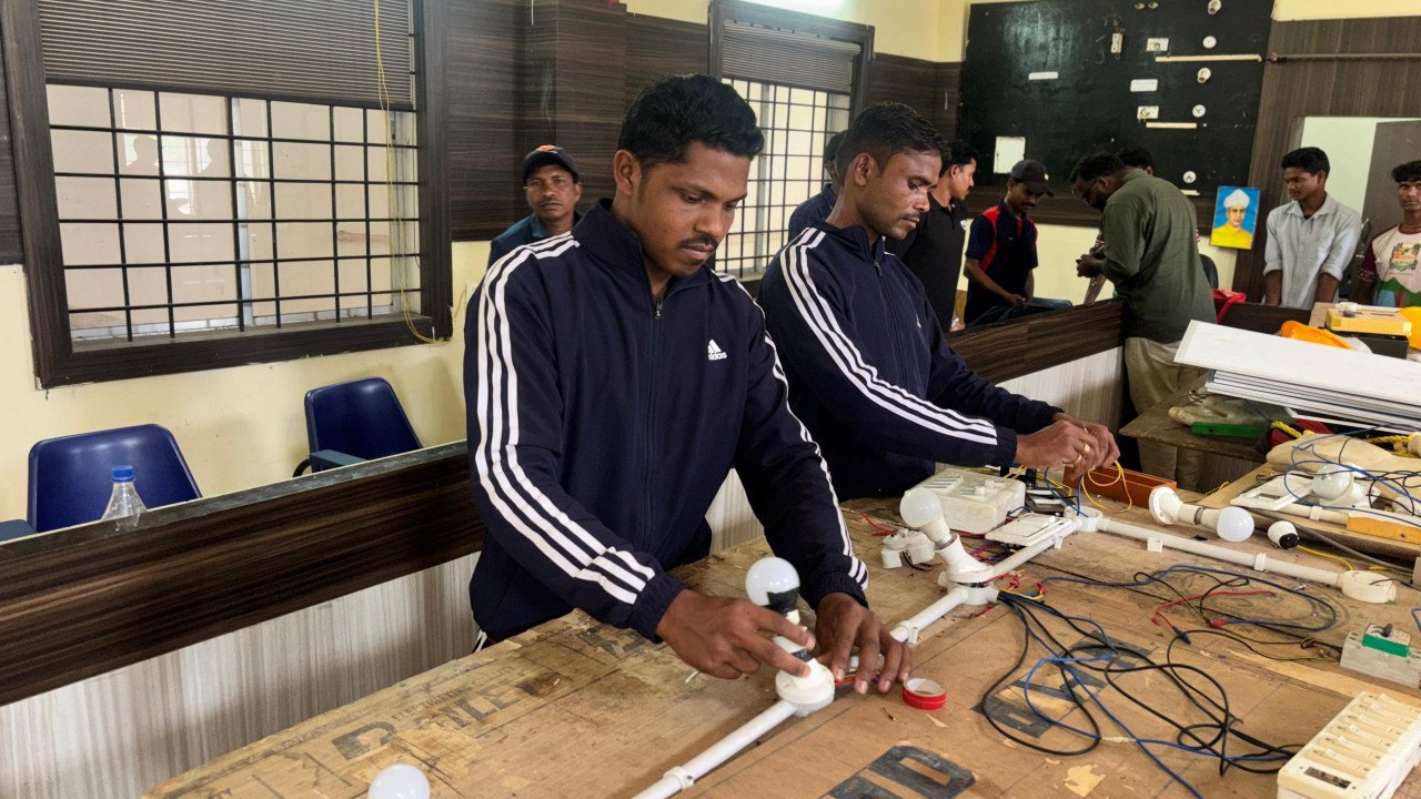 Leaving Naxalism and taking a new path: From weapons to skills, life has changed.