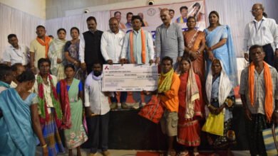 Photo of जगदलपुर में श्रमिक सम्मेलन: मौके पर पंजीयन, योजनाओं का लाभ पाकर खिले मजदूरों के चेहरे