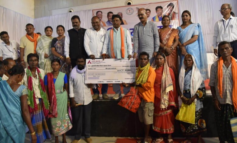 Workers' convention in Jagdalpur: On-the-spot registration, workers' faces brightened after receiving benefits from schemes