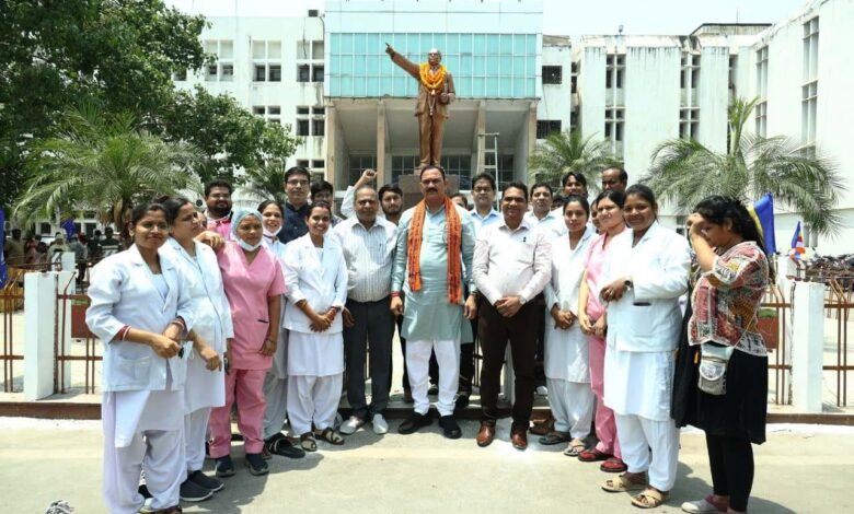 रायपुर मेडिकल कॉलेज में अंबेडकर जयंती पर गूंजा समानता का संदेश, स्वास्थ्य मंत्री ने दिलाया सामाजिक न्याय का संकल्प 1 Message of equality resonates at Raipur Medical College on Ambedkar Jayanti, Health Minister instills pledge of social justice