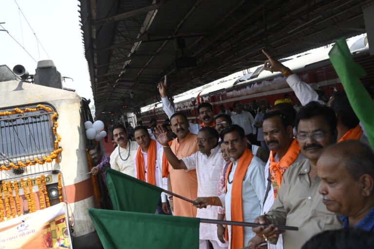 The doors of Ramlala Darshan are open for the poor and common people, a special train leaves from Bilaspur.