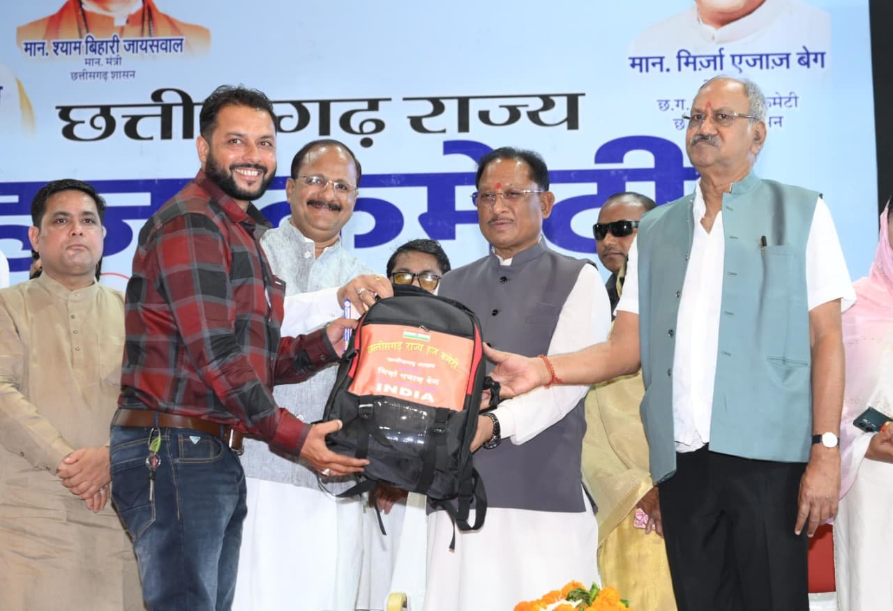 815 Haj pilgrims from Chhattisgarh received special preparations, CM Vishnu Dev Sai distributed medical kits.