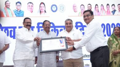 Photo of अंबिकापुर में पशु चिकित्सकों का सम्मान, पशु संरक्षण को बताया ग्रामीण अर्थव्यवस्था की रीढ़