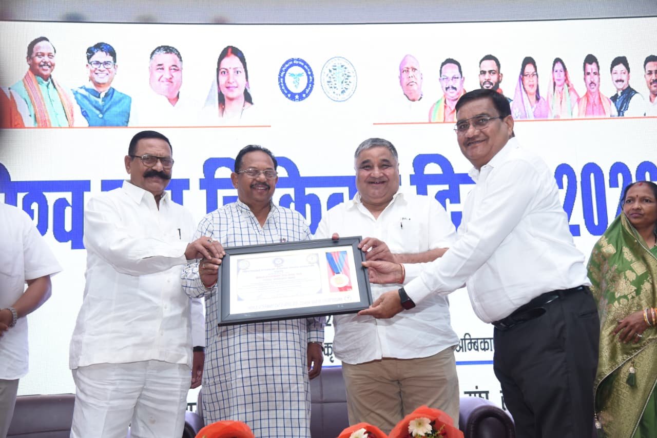 Veterinarians honored in Ambikapur, animal protection described as the backbone of the rural economy