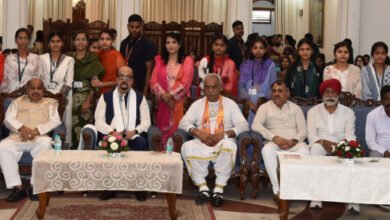 Photo of लोकभवन में छात्राओं से सीधा संवाद: राज्यपाल ने दिए अनुशासन, मेहनत और आत्मसंतोष के मंत्र