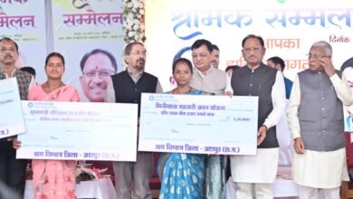 Photo of छत्तीसगढ़ में श्रमिक कल्याण को रफ्तार: 800 करोड़ DBT ट्रांसफर, बच्चों की शिक्षा से लेकर 5 रुपये भोजन तक बड़ी पहल