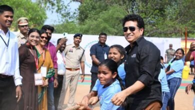 Photo of बस्तर में ‘क्रिकेट के भगवान’ का मिशन: बच्चों को मिलेगा खेल का मैदान, लेकिन गर्मी और अव्यवस्था ने उठाए सवाल