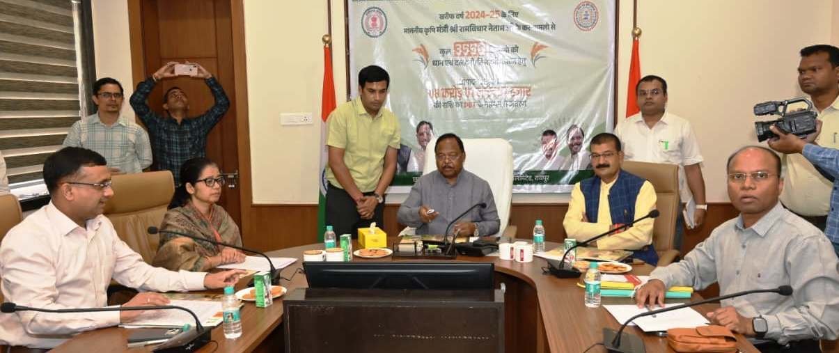 A major gift to seed-producing farmers in Nava Raipur, more than Rs 8 crore in incentives transferred directly into their accounts.