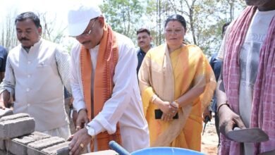 Photo of भैंसामुड़ा में दिखी संवेदनशील नेतृत्व की मिसाल: सीएम ने मजदूरों संग ईंट-गारा जोड़कर दिया जनसेवा का संदेश