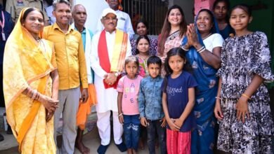 Photo of ग्रामीण के न्योते पर CM पहुंचे घर, गृह प्रवेश बना भावनाओं का उत्सव
