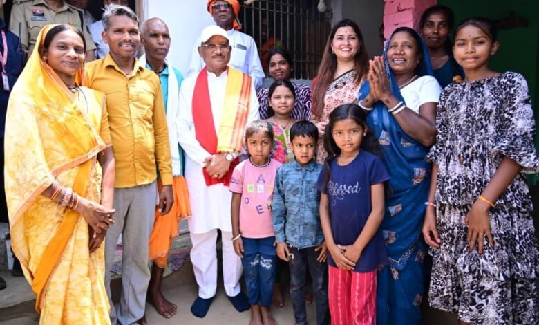CM arrives at villager's invitation, housewarming becomes emotional celebration