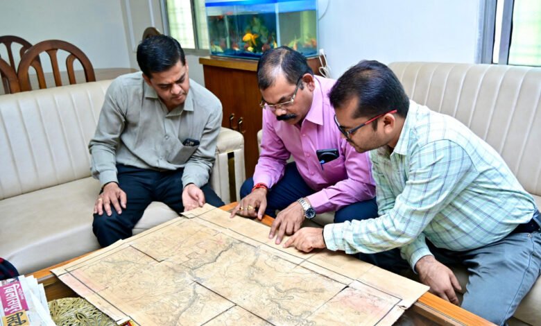 पेंड्रा में मिली 500 साल पुरानी गीता और दुर्लभ पांडुलिपियां, डिजिटल संरक्षण से सुरक्षित होगी ऐतिहासिक विरासत 1 500-year-old Gita and rare manuscripts found in Pendra, digital preservation will protect historical heritage
