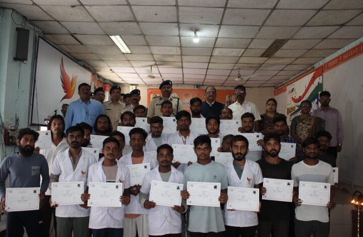 Nishchay Yojana is changing the lives of prisoners: 67 inmates in Raipur jail received skill certificates, computer center started