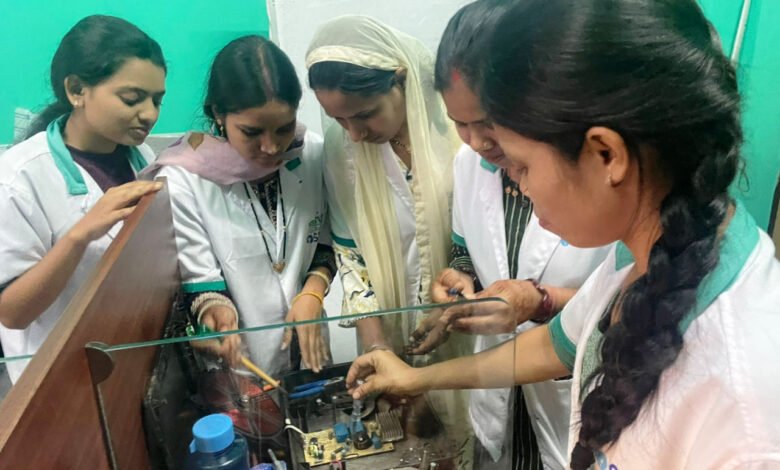 Bilaspur's 'Bihan Didiyas' will now handle electrical work; 20 rural women have become electricians and moved towards self-reliance.