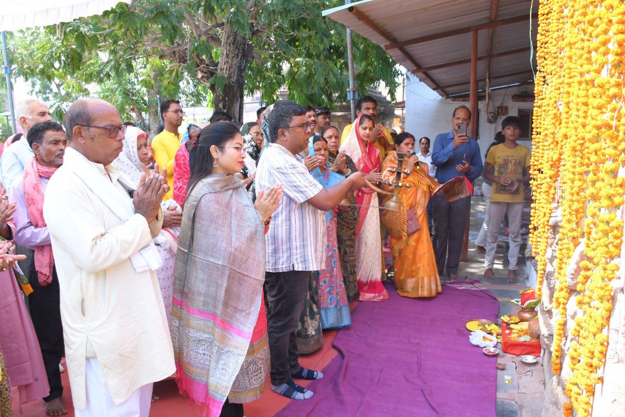 Somnath Swabhiman festival was celebrated with great pomp at Kapileshwar temple in Balod, devotees listened to PM Modi's address.