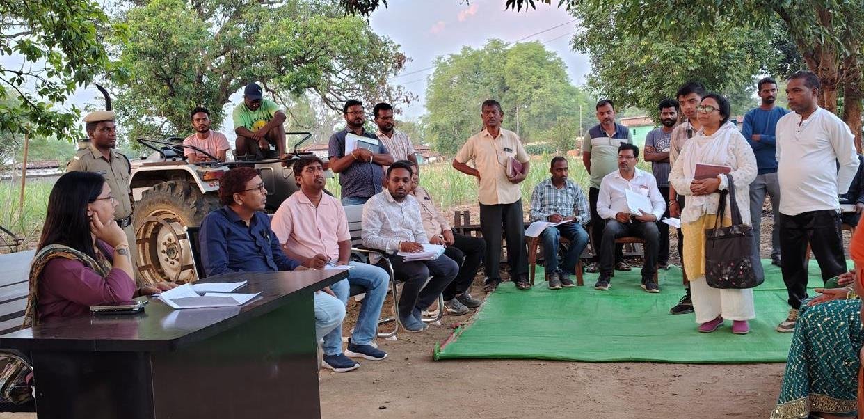 PM housing construction gains momentum in Balrampur, strict instructions given to beneficiaries at Jan Chaupal