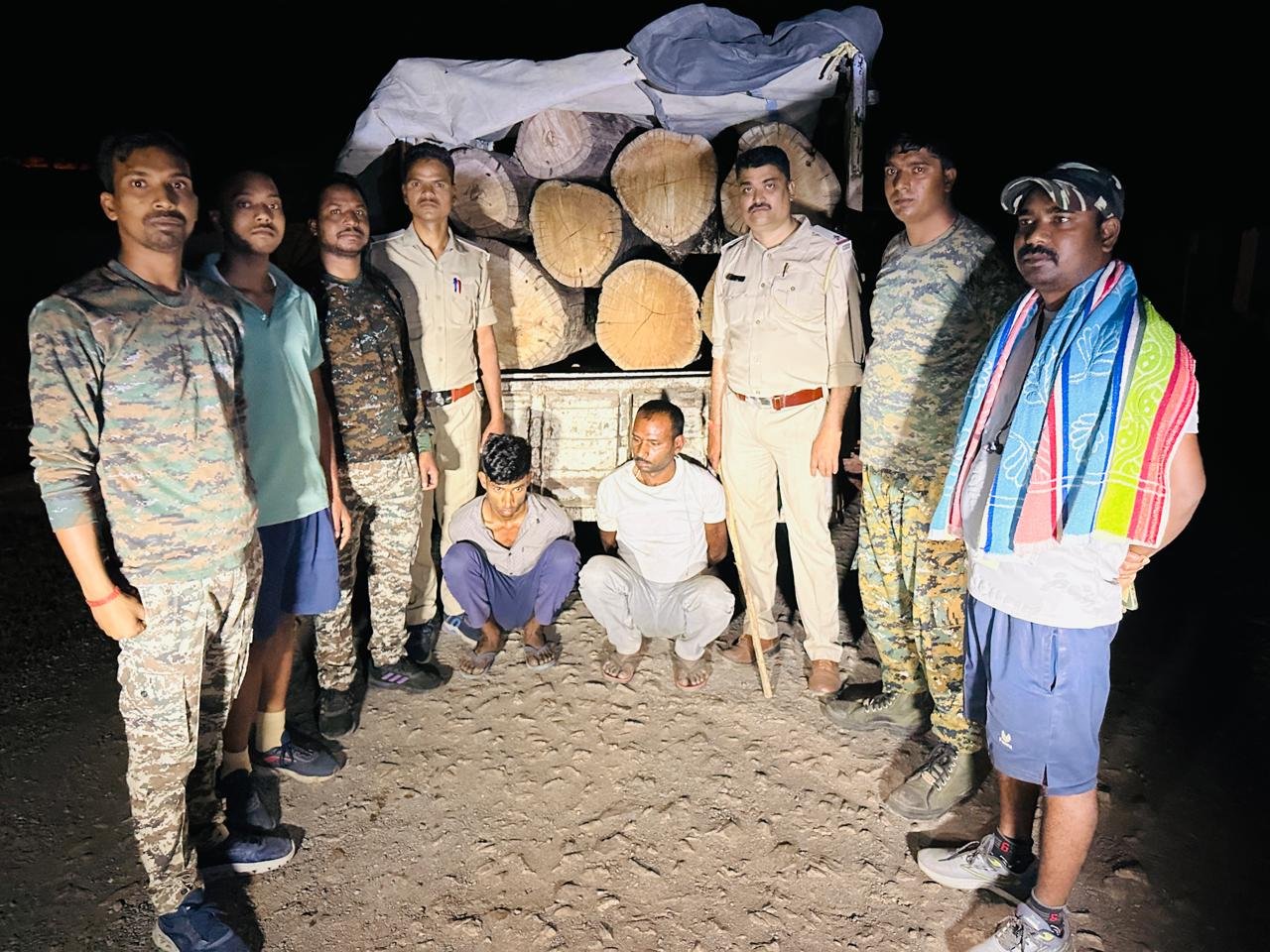 Forest department cracks down on sal wood smuggling in Balrampur, pickup seized, two accused sent to jail