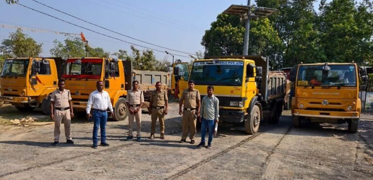 Major action against illegal sand mining in Balrampur, 4 tipper vehicles seized from Dhandhapur