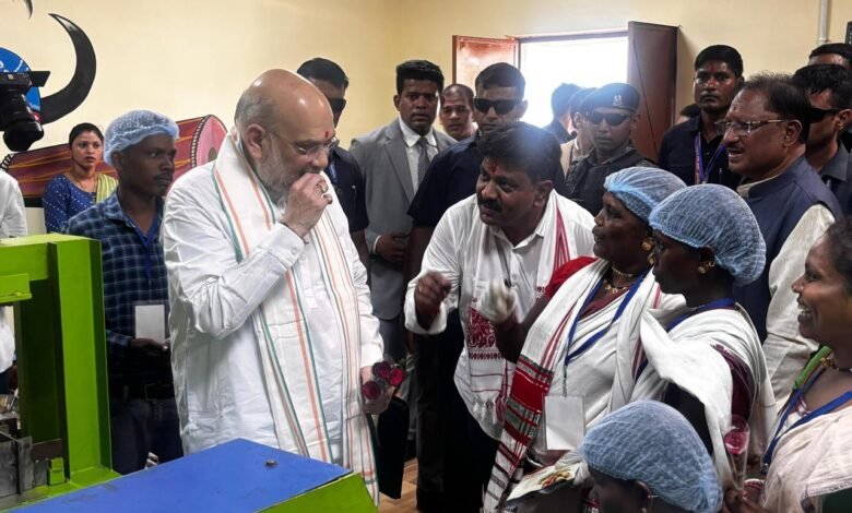 Amit Shah witnessed a changing Bastar in Netanar, praised the skills of women and public facilities.