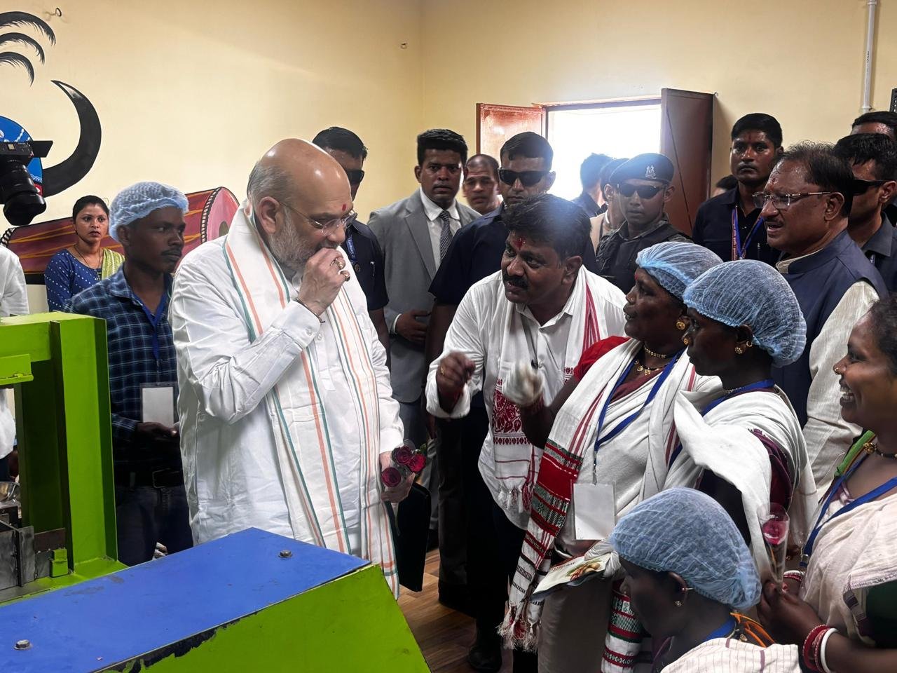 Amit Shah witnessed a changing Bastar in Netanar, praised the skills of women and public facilities.