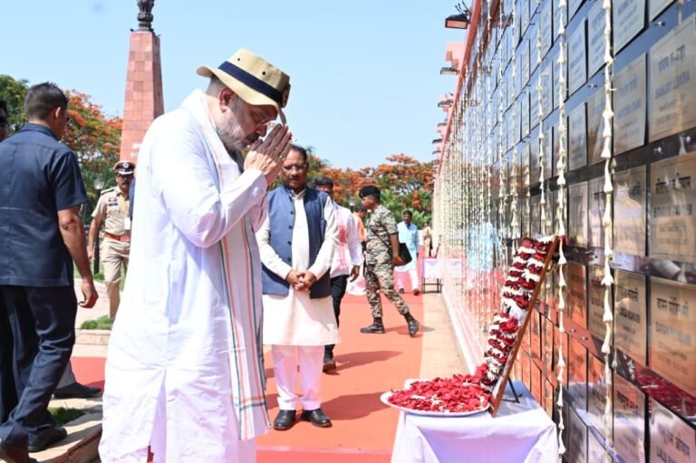 Amit Shah met the families of martyrs in Bastar and said that the sacrifice of the soldiers will never go in vain.