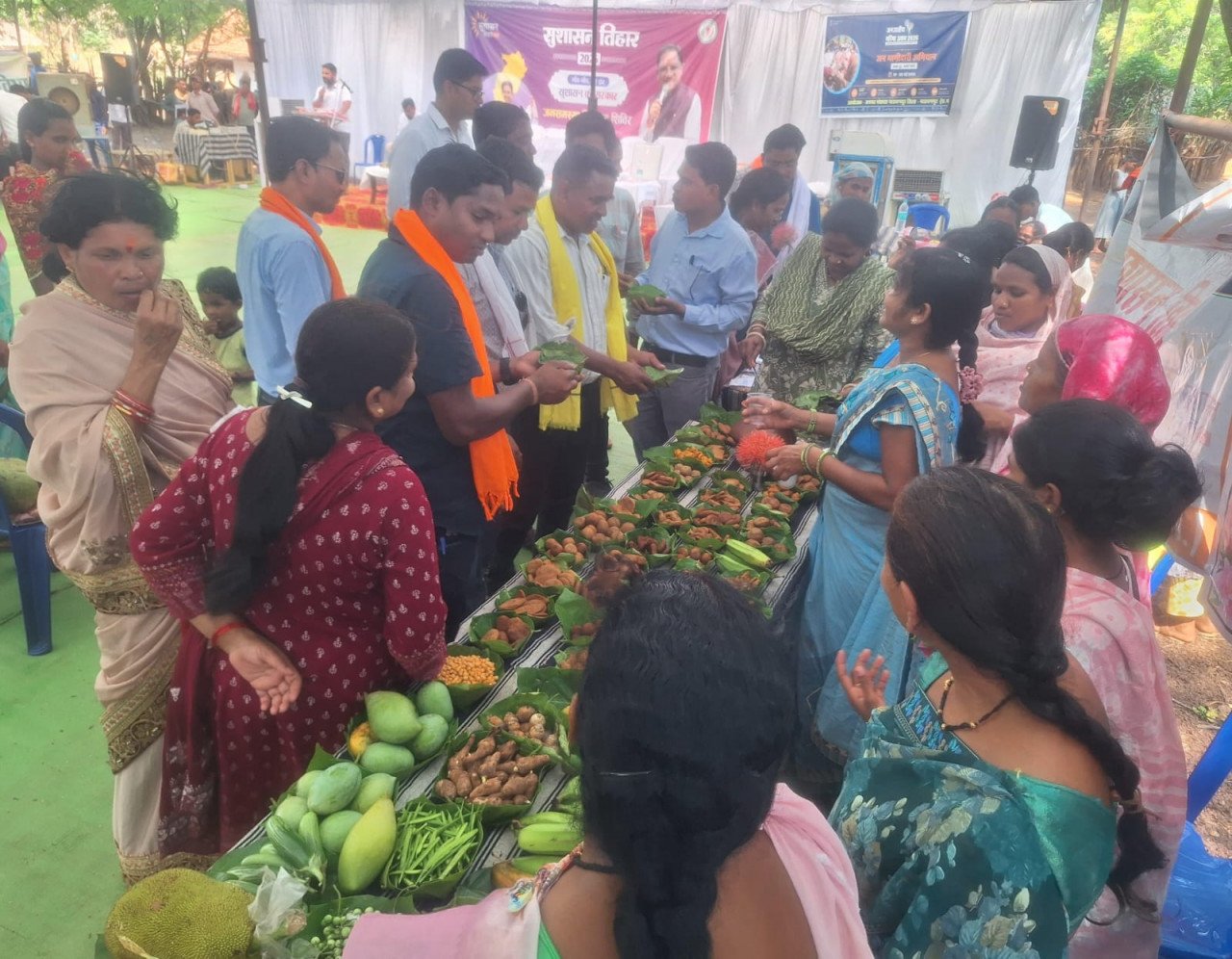 176 applications resolved at the Koliari Samadhan Camp, providing medical assistance and keys to Prime Minister's housing.