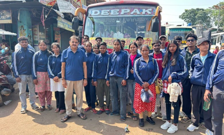 20 Jashpur youth to showcase their talent in Himachal; team leaves for National Youth Festival 2026