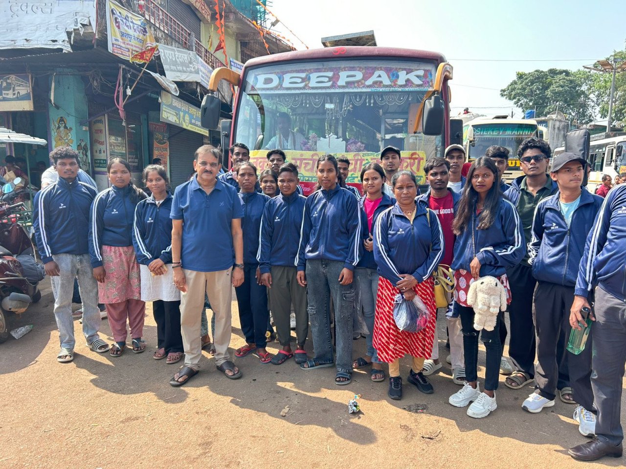 20 Jashpur youth to showcase their talent in Himachal; team leaves for National Youth Festival 2026