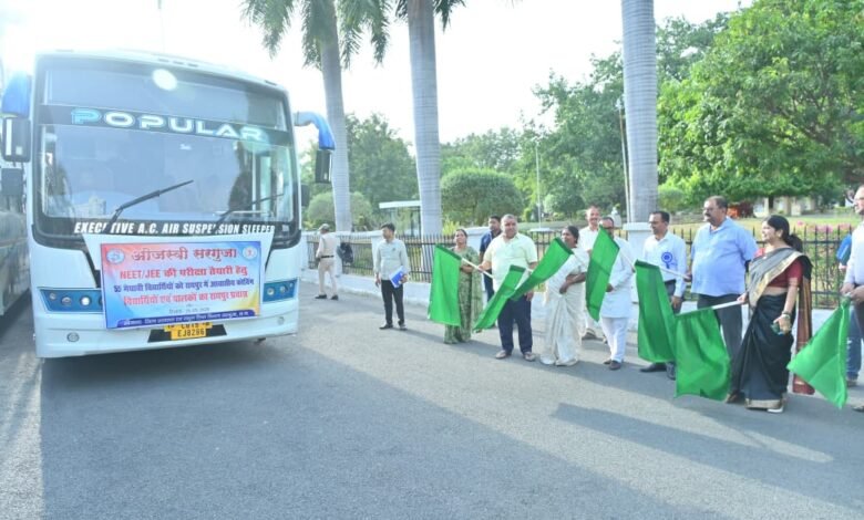 “Ojasvi Surguja” gives a new flight to meritorious students, 55 students leave for Raipur for NEET-JEE preparation