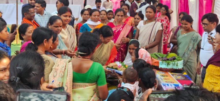 Crowds of villagers gathered at the Good Governance Tihar camp, prompt action taken on 534 applications