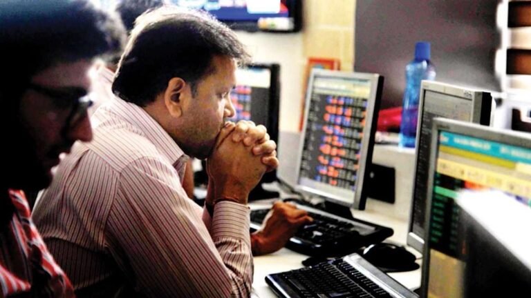 Stock market in turmoil! Sensex drops 900 points, investors panic