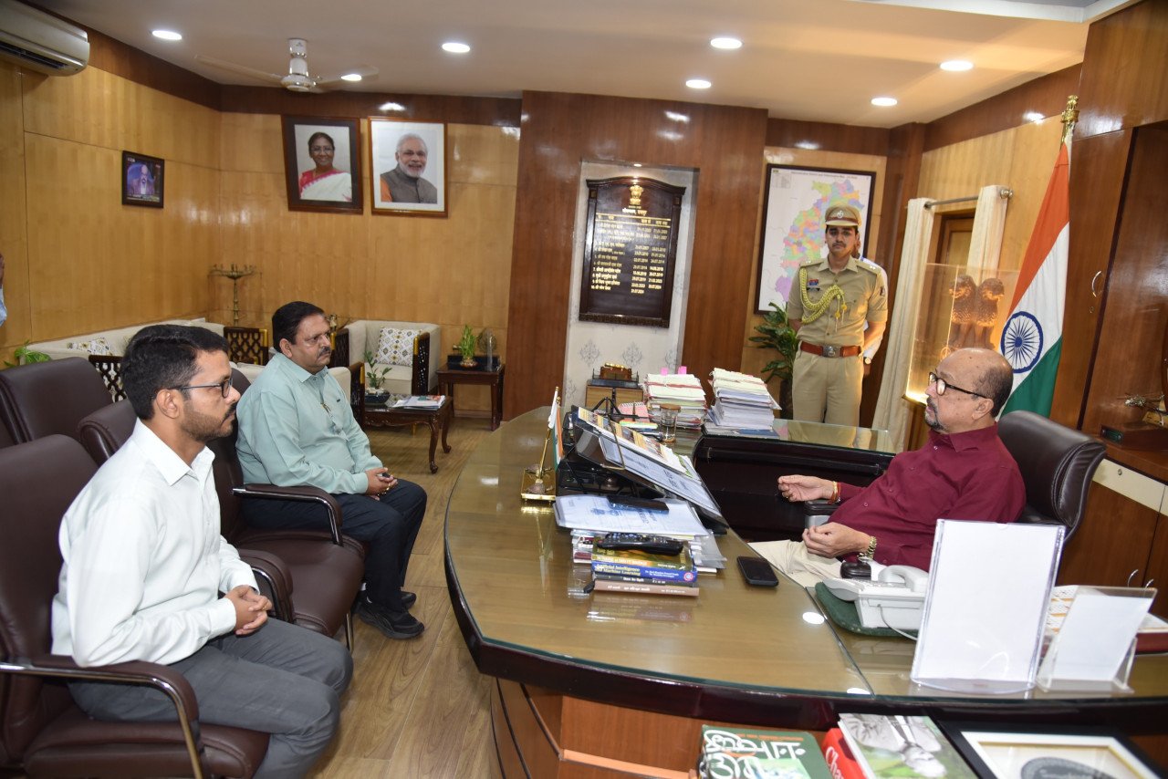 The Governor took information from the Forest Department on the preparations for World Environment Day.