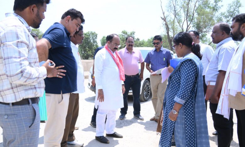 Ground inspection of development works in Kondagaon, Deputy Chief Minister Arun Sao gave strict instructions to the officials regarding quality and time limit.