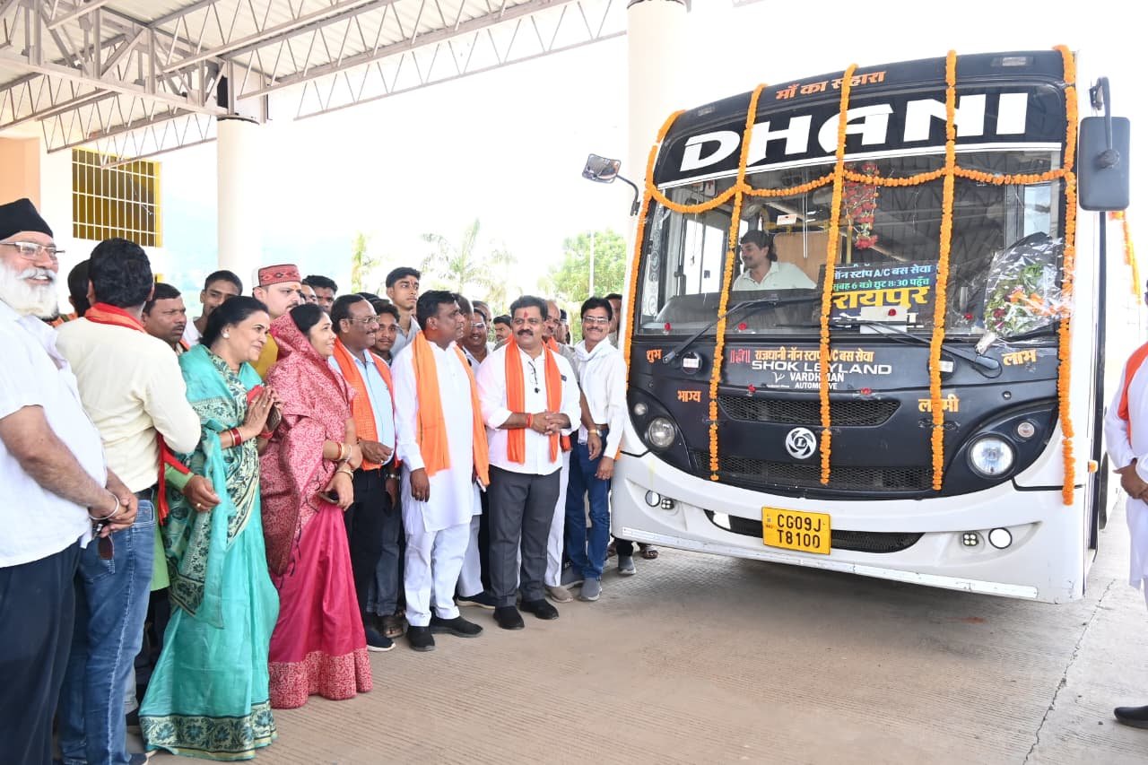 8 years of waiting are over: Hi-tech bus stand opens in Kawardha, passengers get the gift of modern facilities