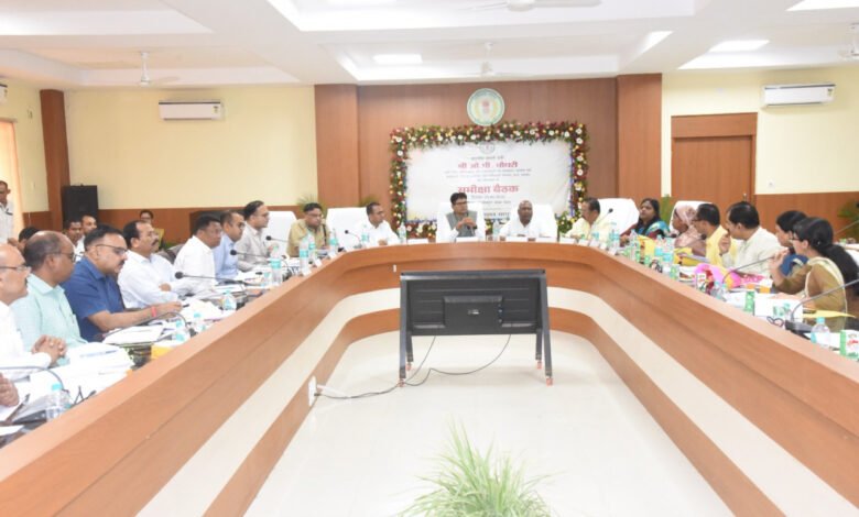Review of Surguja development works: Emphasis on taking the benefits of schemes to the last person