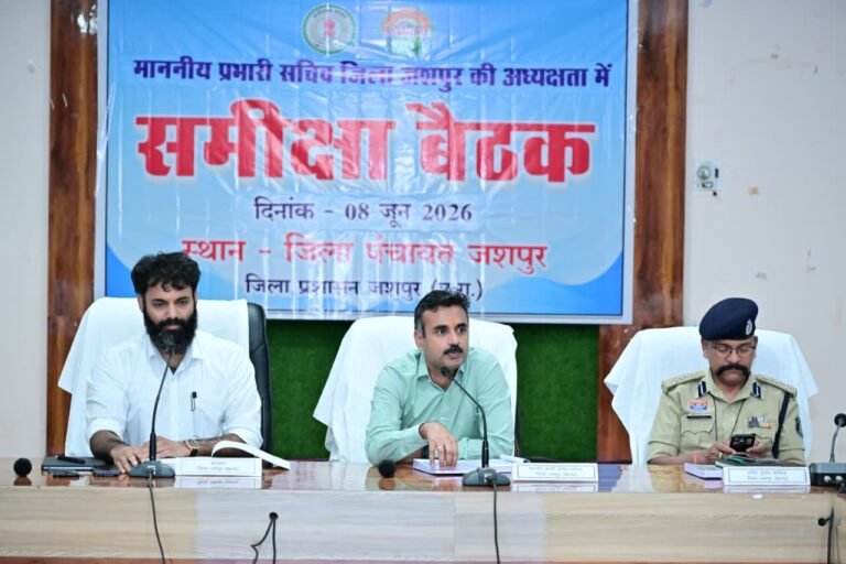 Marathon review of development works in Jashpur, Secretary in charge gave strict instructions to the officials