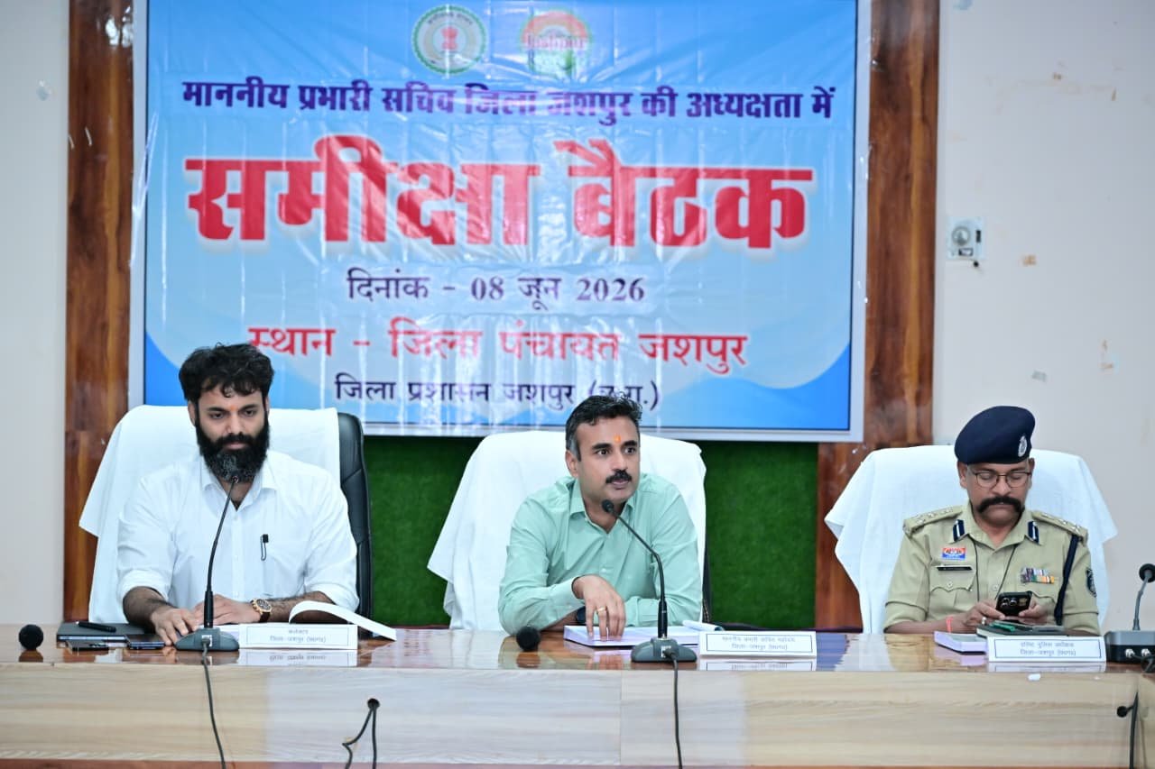 Marathon review of development works in Jashpur, Secretary in charge gave strict instructions to the officials