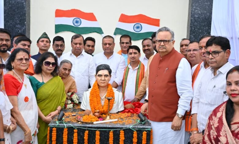 Bhatapara gains a new identity of pride; statues of 'Chhattisgarh Mahtari' and the 1971 war hero martyr Khonde unveiled.