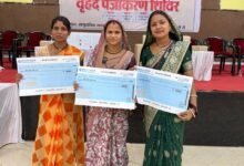 Photo of सरकारी सहायता से बदलेगी महिलाओं की तकदीर, महामाया समूह को मिले 60 हजार रुपये से स्वरोजगार को मिलेगी नई उड़ान