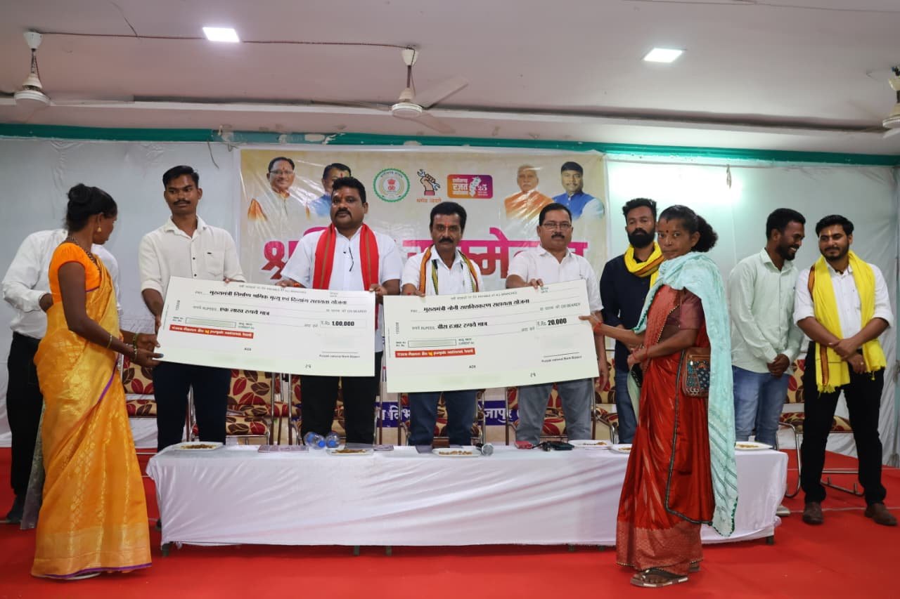 'Mahakumbh' for workers in Bijapur: 150 new workers registered, 280 received labour cards.