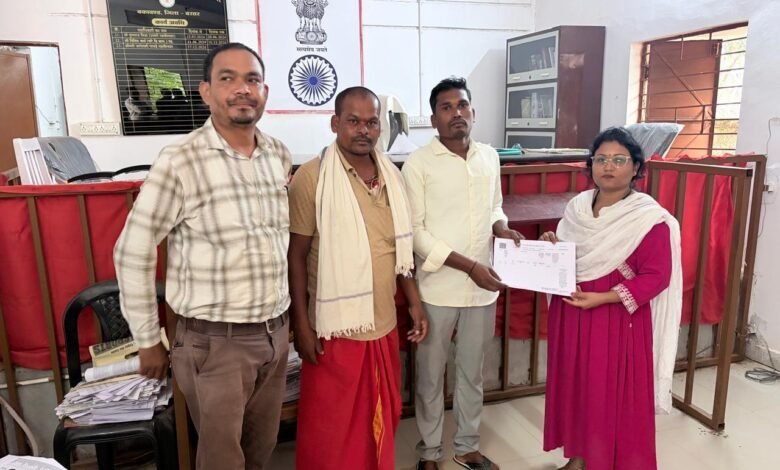 Major land record reform drive in Bastar: Over 8,000 families gain rights; administration resolves long-standing issues by visiting their homes.