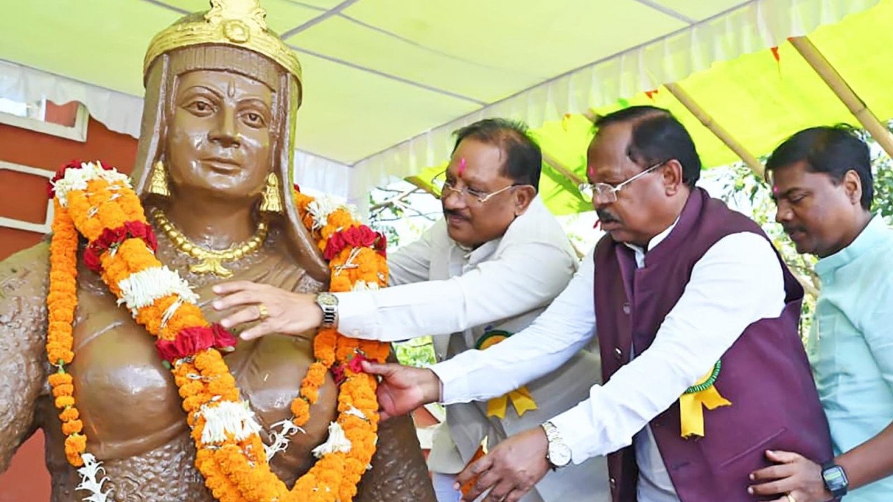 Saluting the sacrifice of Rani Durgavati, Chief Minister Vishnu Deo Sai stated that respect for history and heritage is the hallmark of a bright future.