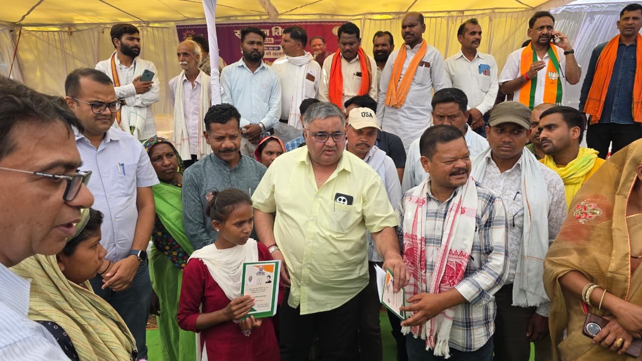 'Sushasan Tihar' emerges as a robust platform for resolving public grievances; 540 new ration cards and 1,062 pensions approved.