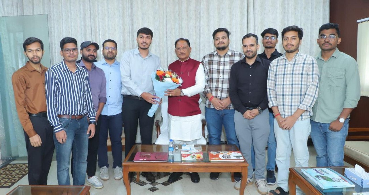 Chhattisgarh's youth shine in UPSC: 13 candidates from the Dwarka Tribal Youth Hostel bring pride to the state.
