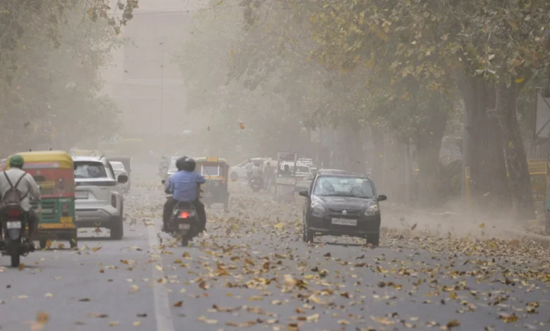 Severe weather in Delhi-NCR: Alert issued for heavy rain and winds gusting at 70 km/h.