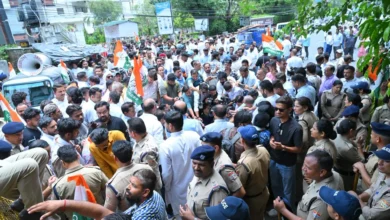 Photo of जमीन घोटाले के आरोपों पर गरमाई सियासत, कांग्रेस का बड़ा प्रदर्शन